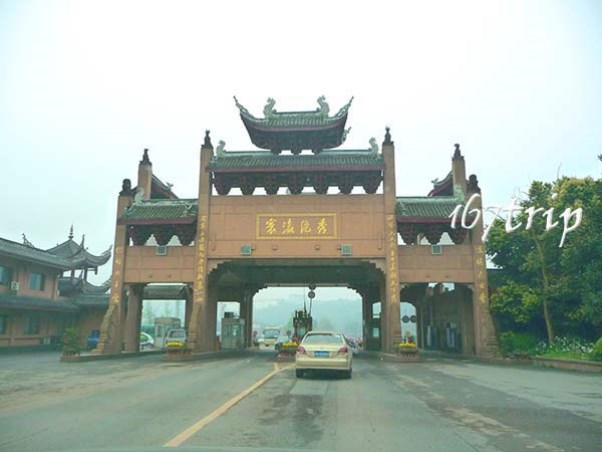 峨眉山牌楼